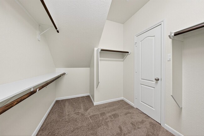 Building Photo - 29122 Parker Trace Dr