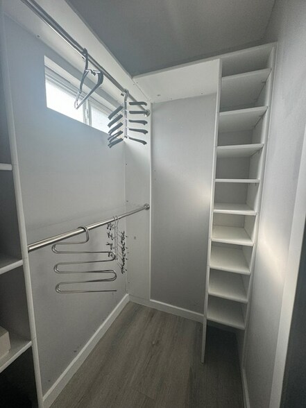 Building Photo - 4700 Lloyd Dr