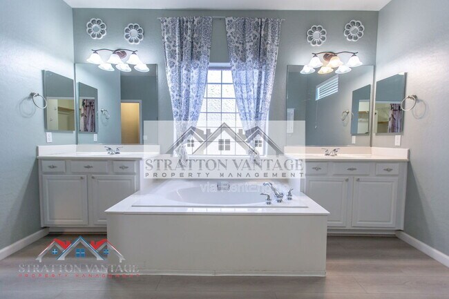 Building Photo - 21748 E Escalante Rd