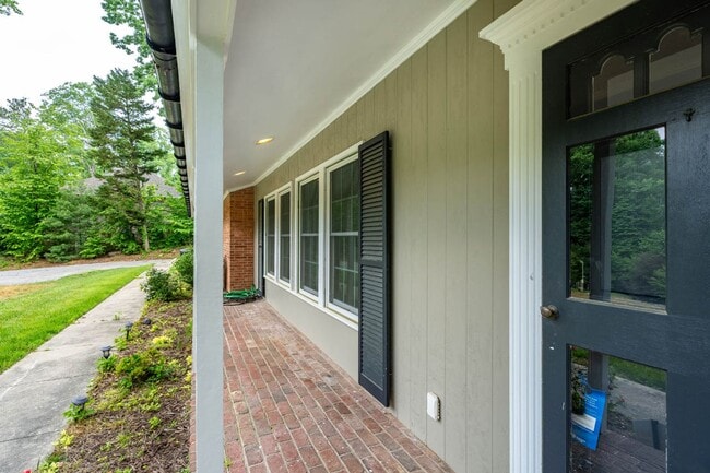 Building Photo - 4222 Arbutus Dr