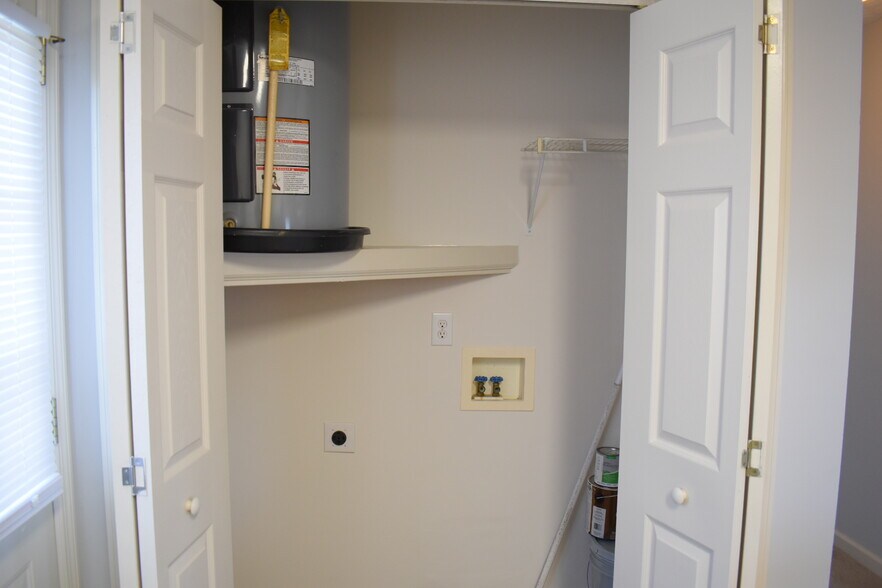 Building Photo - 6923 Alamosa Dr