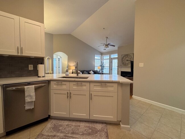 Building Photo - Stunning 3 Bed 2 Bath Condo In Amenity-rich Westchester At Stratford