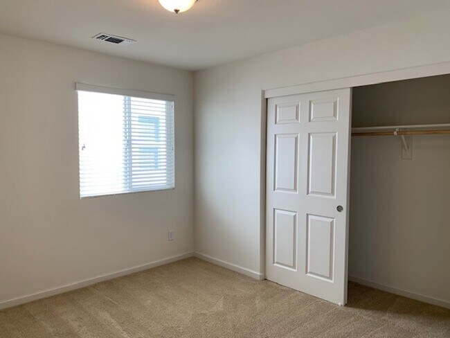 Building Photo - Two Story Home Across the Street from a Beautiful Park