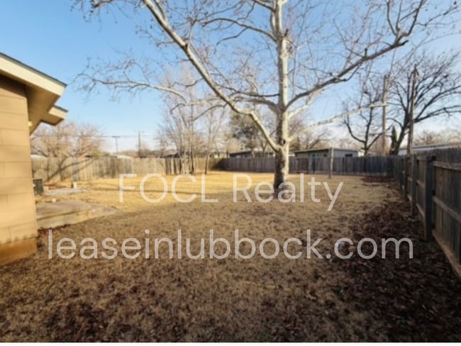 Building Photo - 2 bedroom + office, 1 car garage