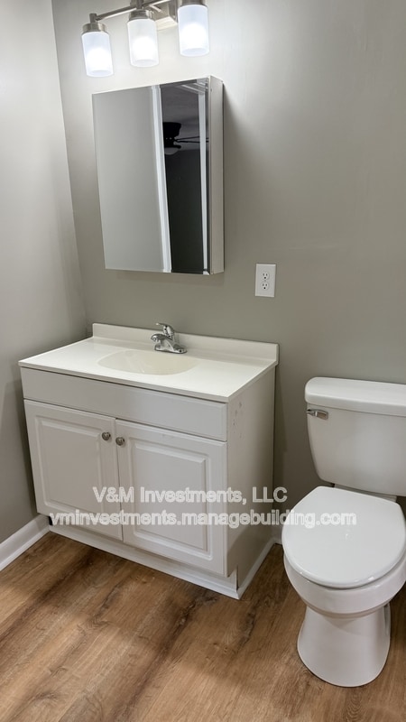 Building Photo - 522 Oak St