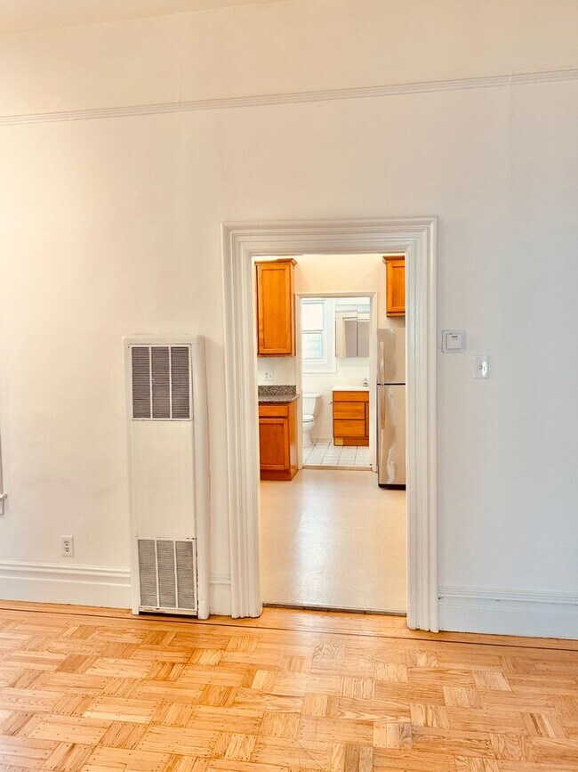 Building Photo - 2116-2118 Greenwich Street