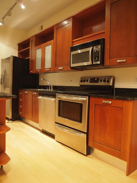 Building Photo - 807 Church St