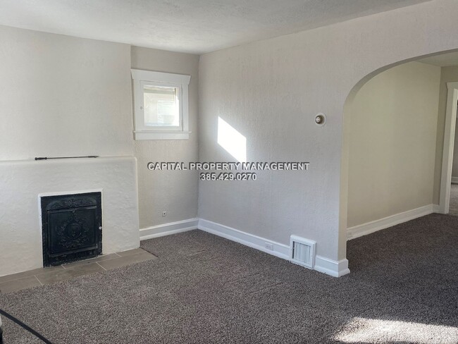 Building Photo - Recently Remodeled 2 Bedroom Home