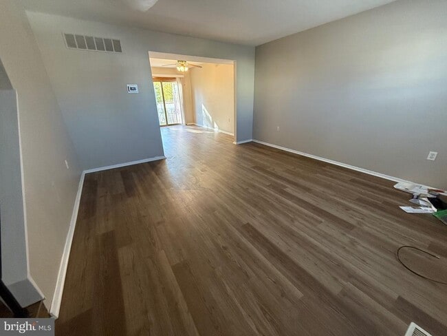 Building Photo - 34 King Charles Cir