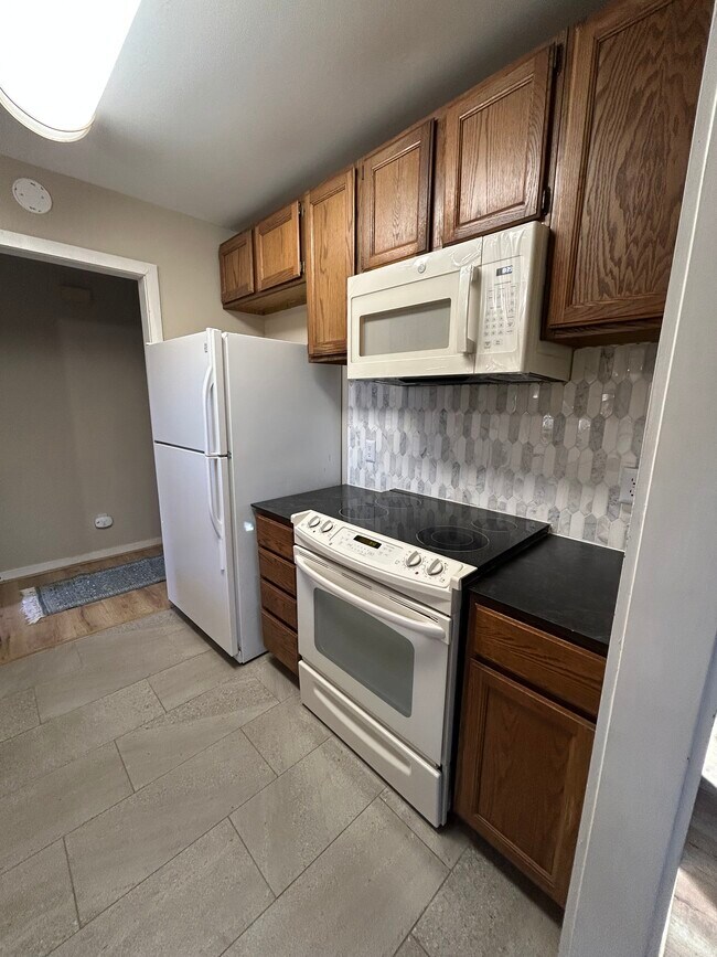 Building Photo - 29 Hunters Way