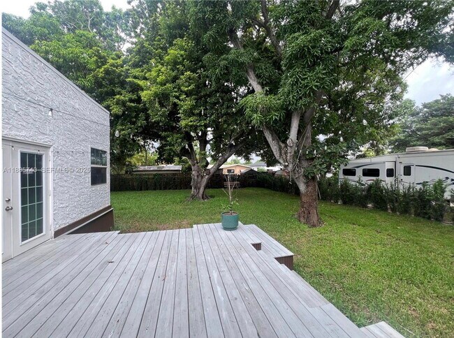 Building Photo - Southwest 1st Avenue, Hallandale Beach, FL 33009 - 3 BR 2 BA single-family home