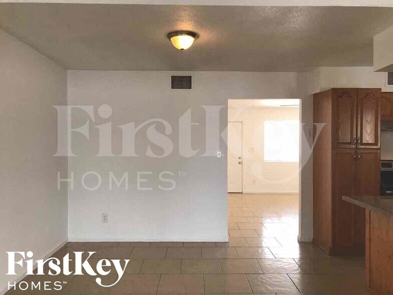 Building Photo - 8707 N 41st Ave