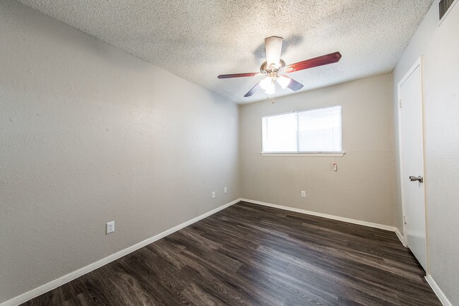 Building Photo - Telluride Apartments - Hyde Park