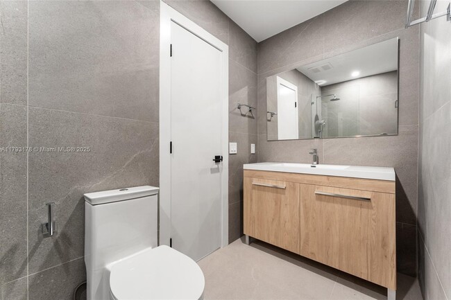 Building Photo - 5736 SW 35th St