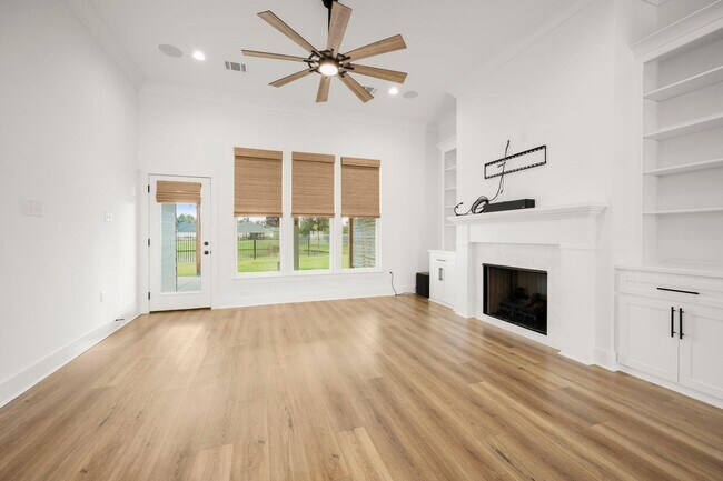 Building Photo - Beautiful 4-Bedroom Home in Parks at Water Oaks – Gonzales, LA