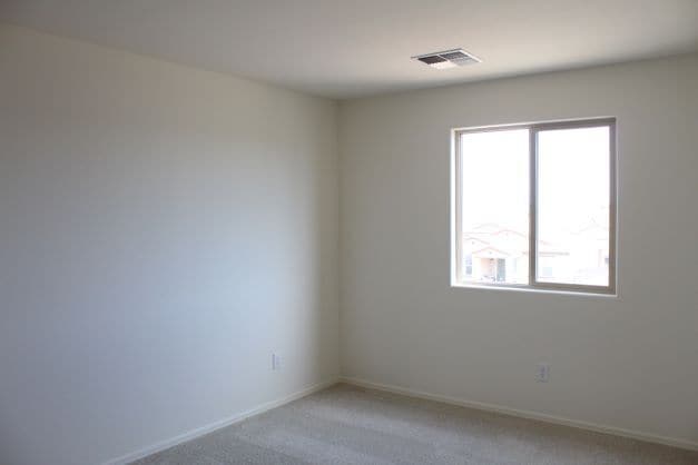 Building Photo - "Spacious 4-Bedroom with 2.5 Baths availab...