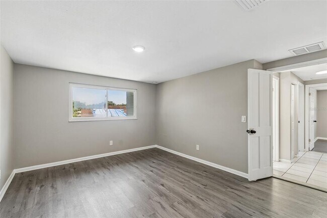 Building Photo - 7111 Gateway Ct