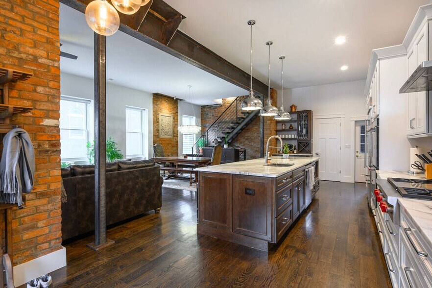 Building Photo - 1421 Elm St