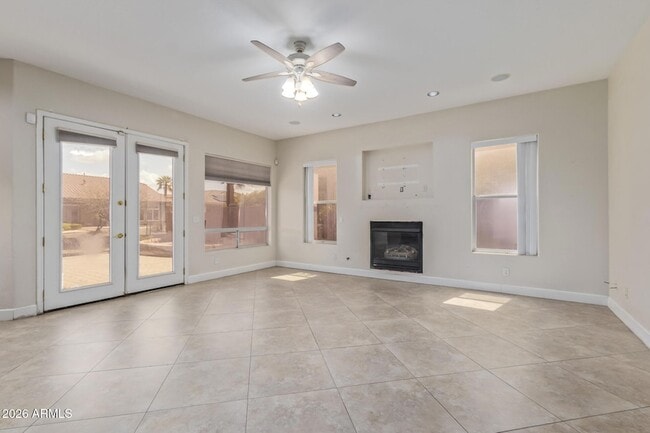 Building Photo - 589 N Acacia Dr