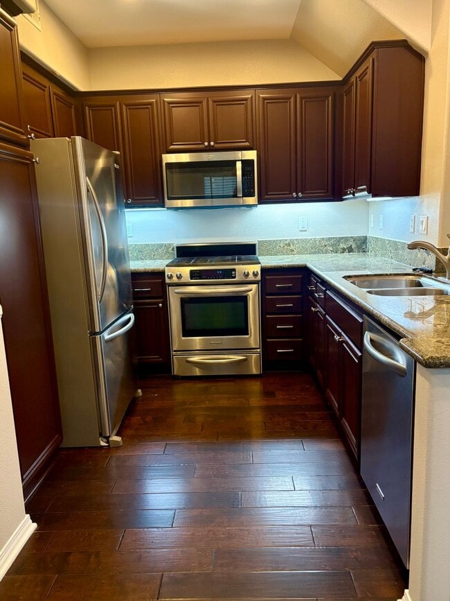 Building Photo - Tri-Level Condo within Walking Distance to The Collection!