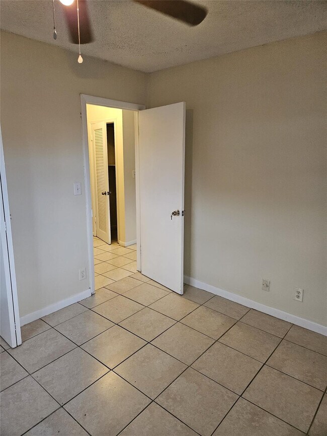 Building Photo - 716 SW 7th St