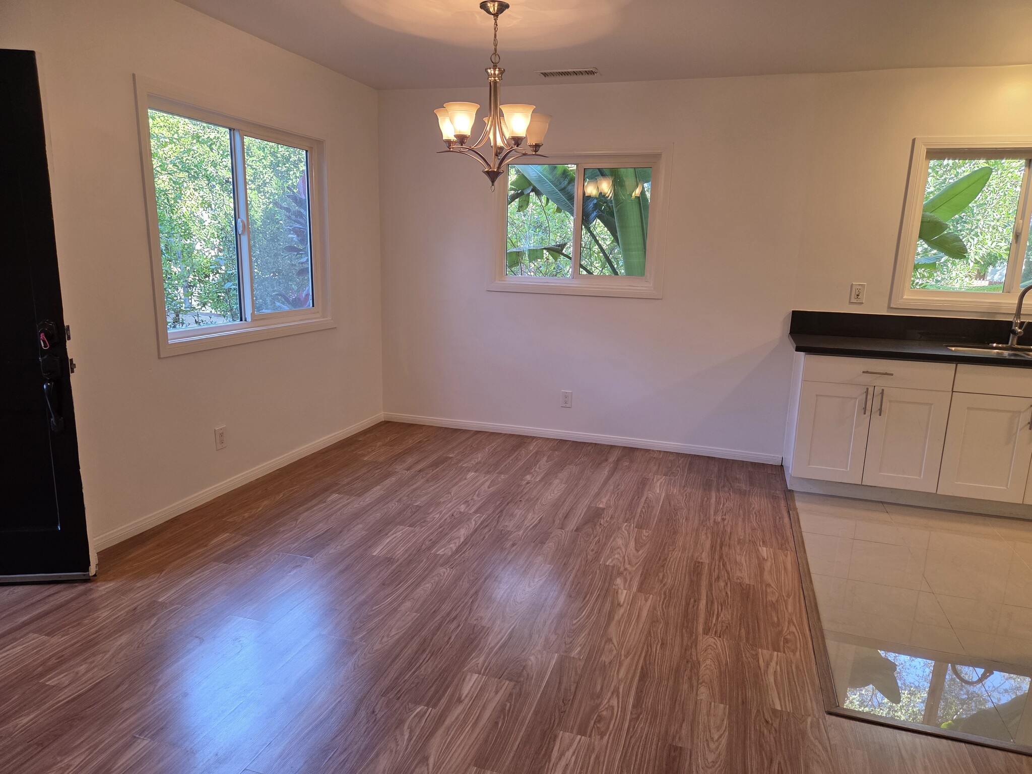 Dining area - 11536 Cumpston St