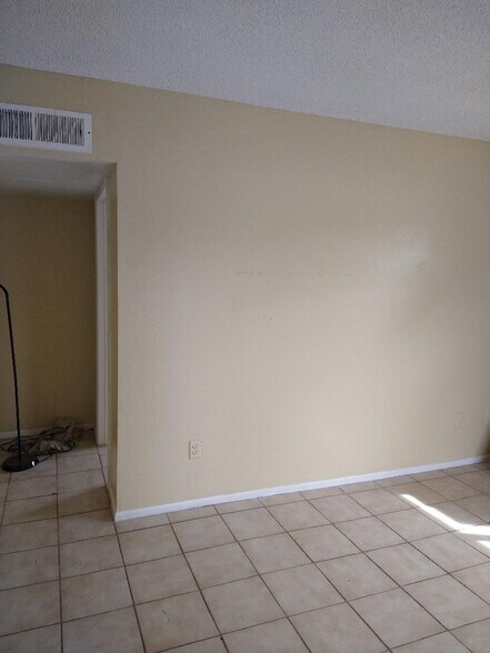 Building Photo - 1515 W Desert Cove Ave