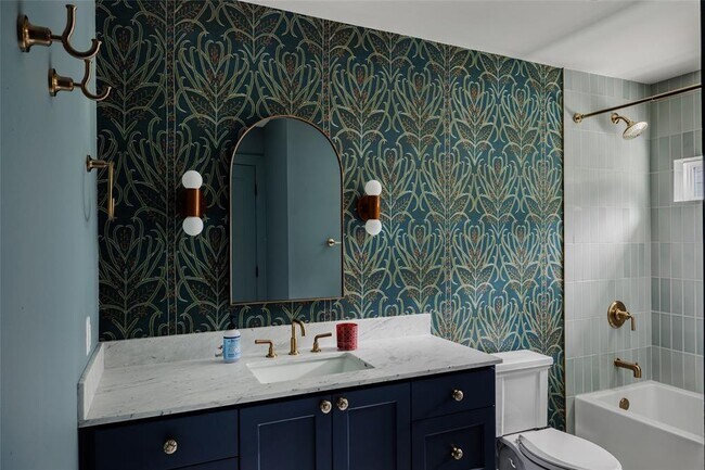 Building Photo - 2613 E 2nd St