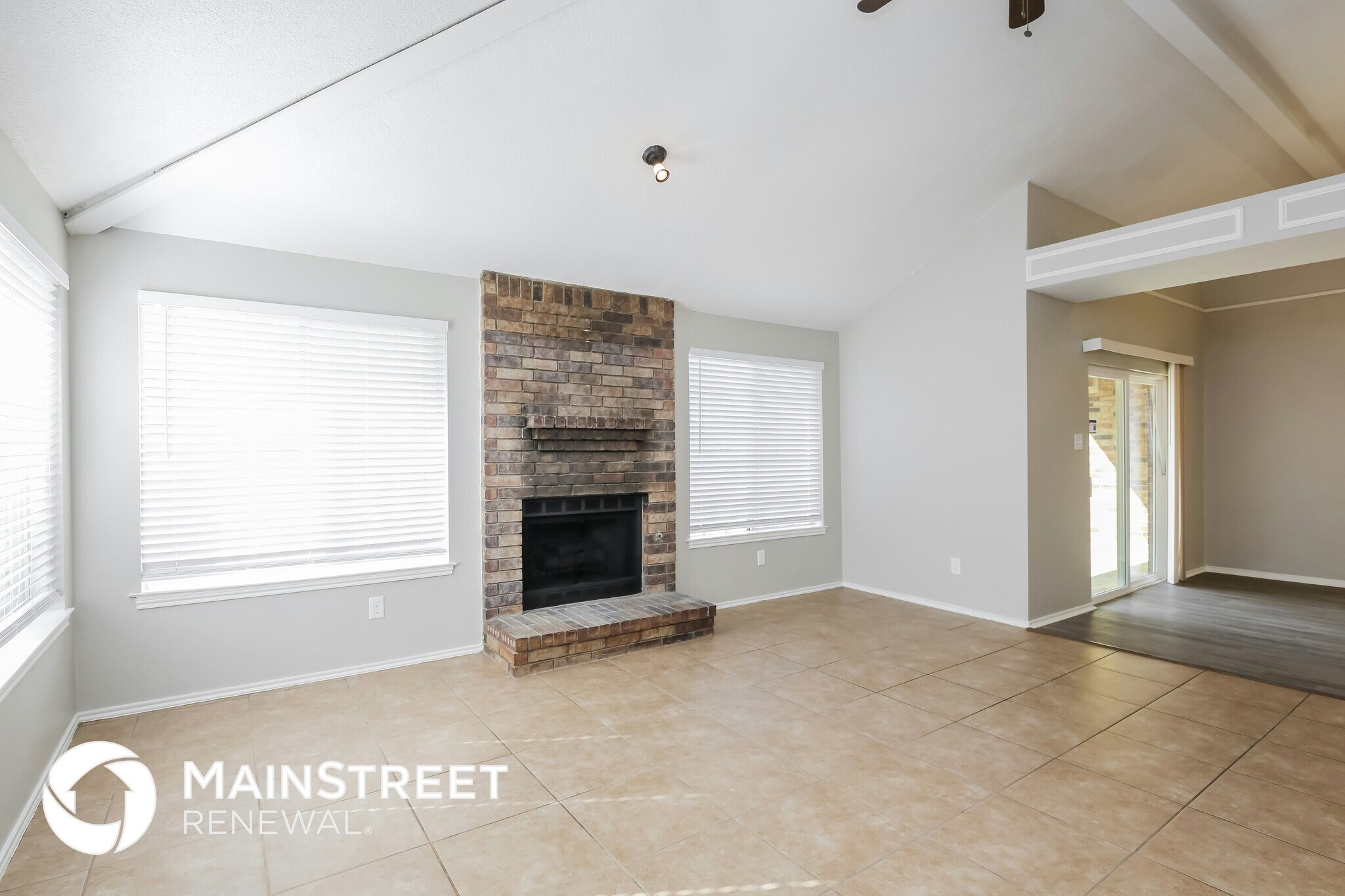 Building Photo - 304 Meadowglen Dr