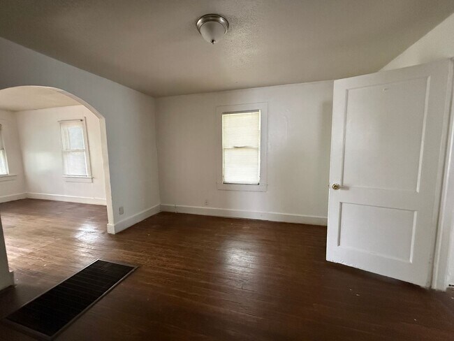 Building Photo - 1807 N Atlanta Ave