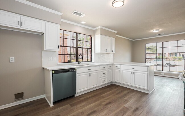 Building Photo - 18703 Evergreen Falls Dr
