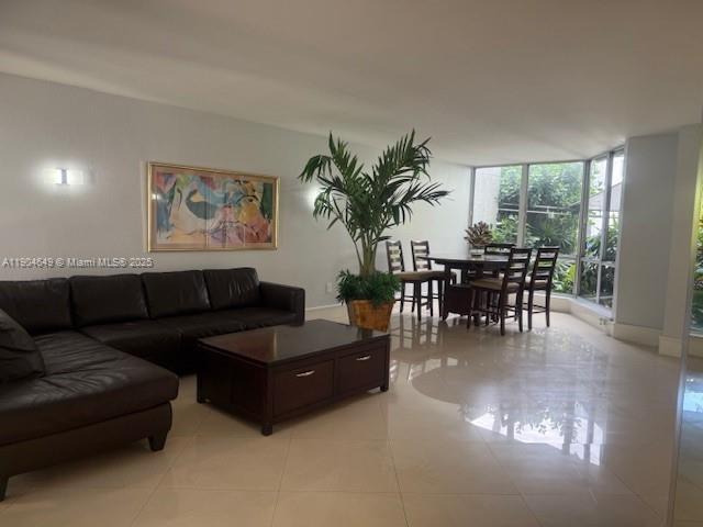 Building Photo - 1700 NW N River Dr