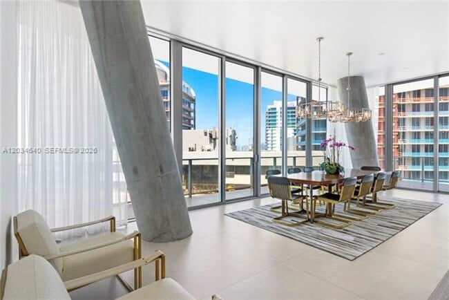 Building Photo - 2669 S Bayshore Dr