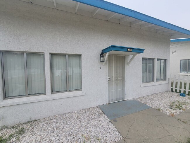 Building Photo - 545 N 2nd St