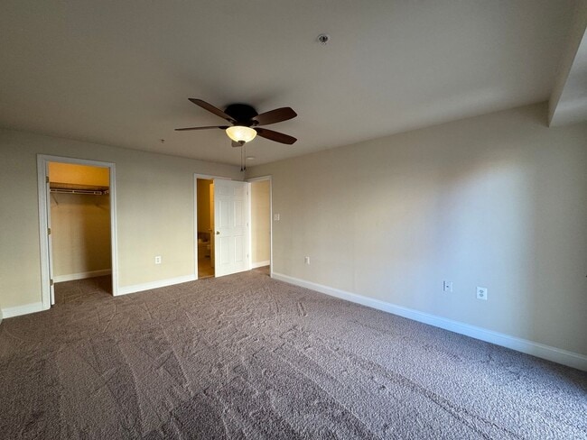 Building Photo - Fantastic 2 Bed 2.5 Bath Interior Townhome...