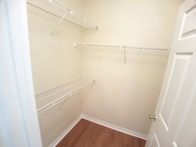 Building Photo - Gorgeous 2/2 condo for rent next to Waterf...
