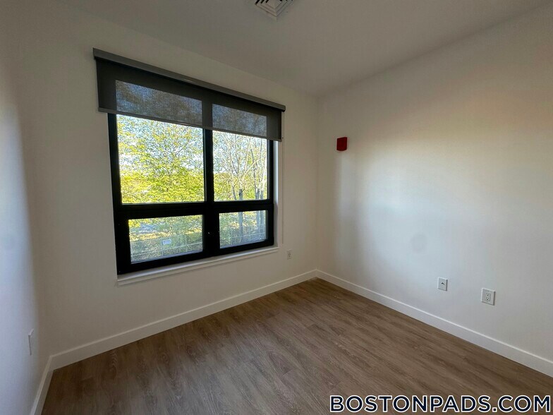 Building Photo - 199 Gardner St