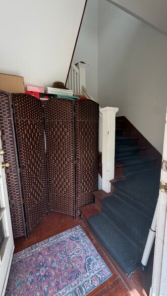Building Photo - 2409 N Beachwood Dr