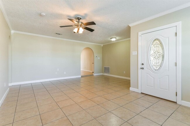 Building Photo - 11 Lyncrest Dr