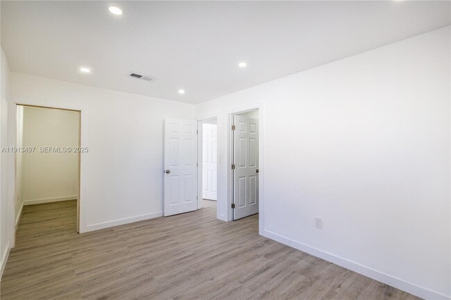 Building Photo - 6371 Scott St