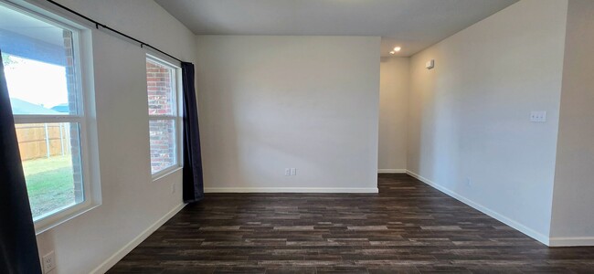 Building Photo - Springtown Rental!