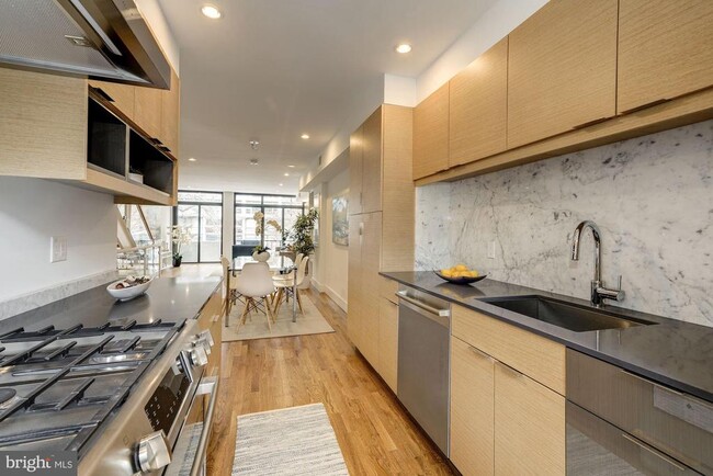 Building Photo - 212 M St SW