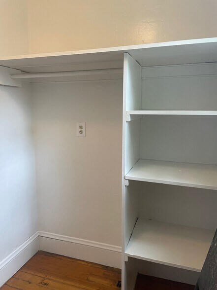 mudroom - 46 Waverley Ave