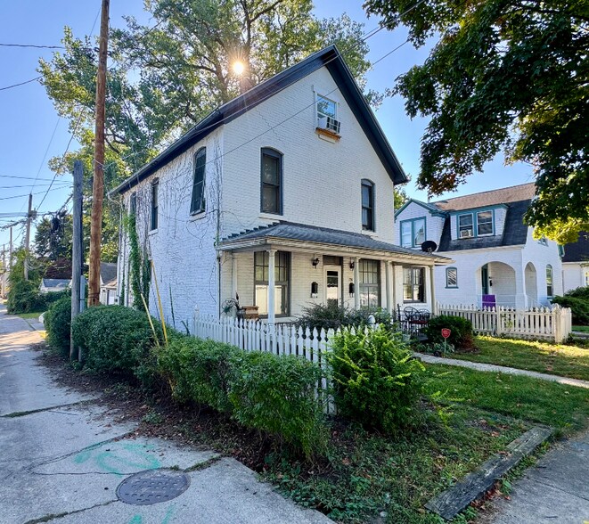 Building Photo - 701 Edgewater Ave