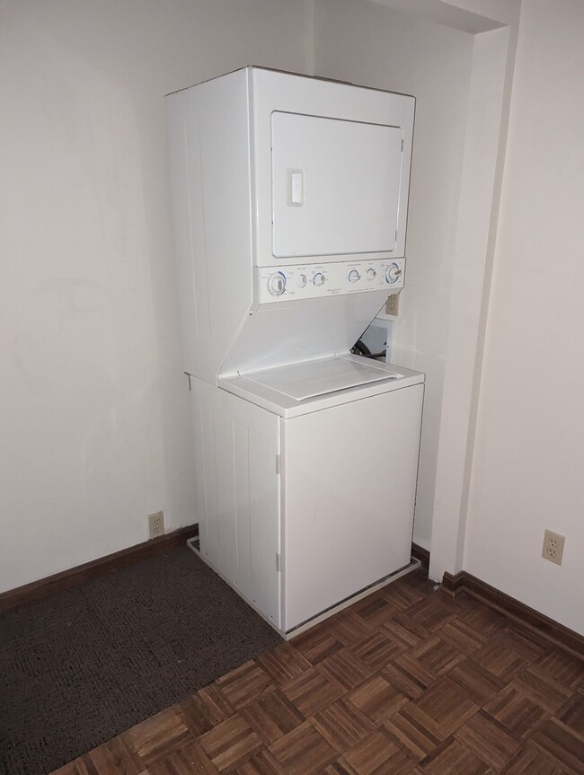 In-unit Washer & Dryer - 405 State St