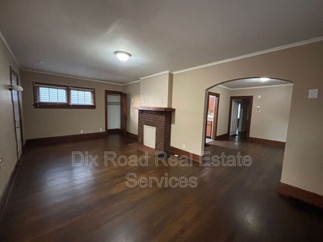 Building Photo - 916 Linden Ave