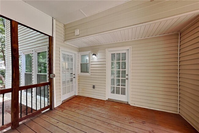 Building Photo - 385 Deerwood Dr