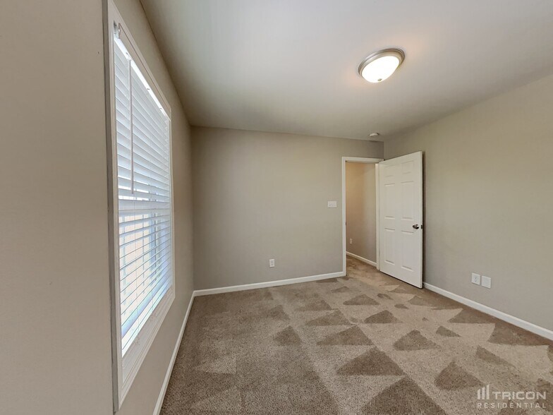 Building Photo - 2820 Oasis Ln