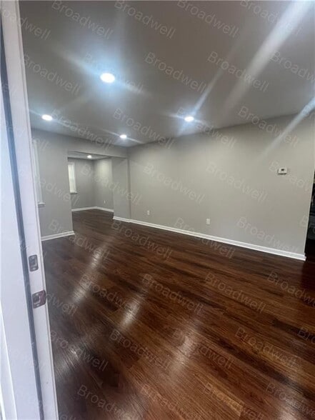 Building Photo - 1860 Broadwell St SW