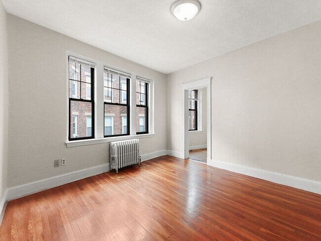 Building Photo - 64 Queensberry St